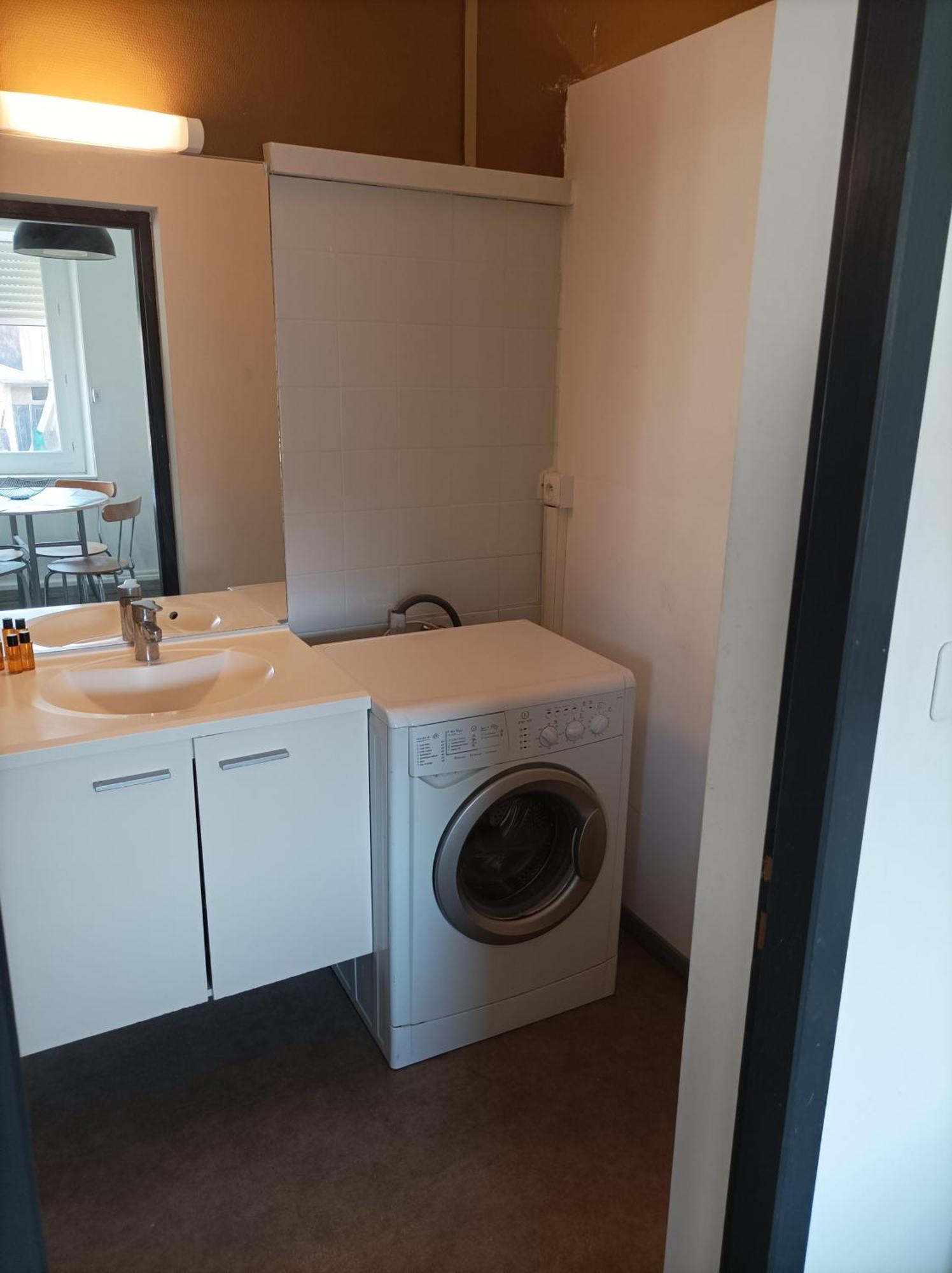 Saëns 5-T2 avec garage privé optionnel-Centre historique et plages à 16km ! Béziers Extérieur photo
